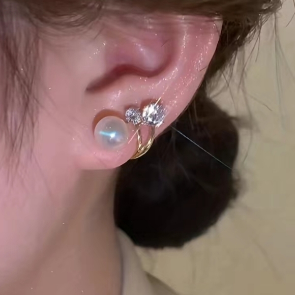 Sparkling Rhinestone Pearl Earrings - Picture 2 of 6